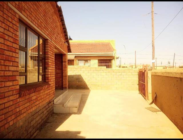 3 BEDROOM HOUSE FOR SALE IN NALEDI